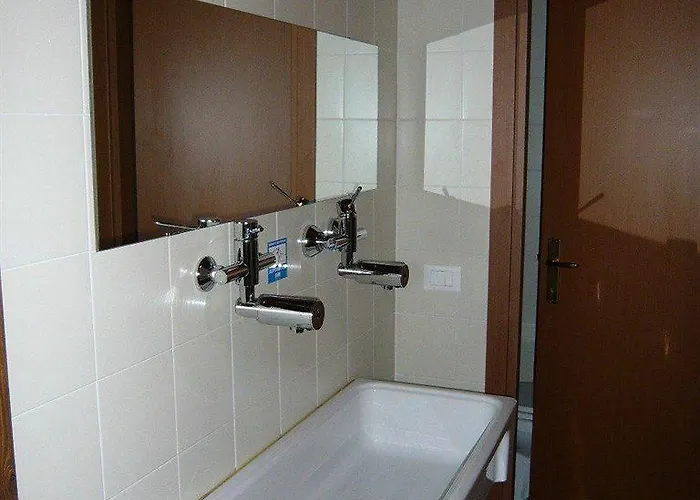 Rifugio Alpetto Di Torno Хостел Sormano