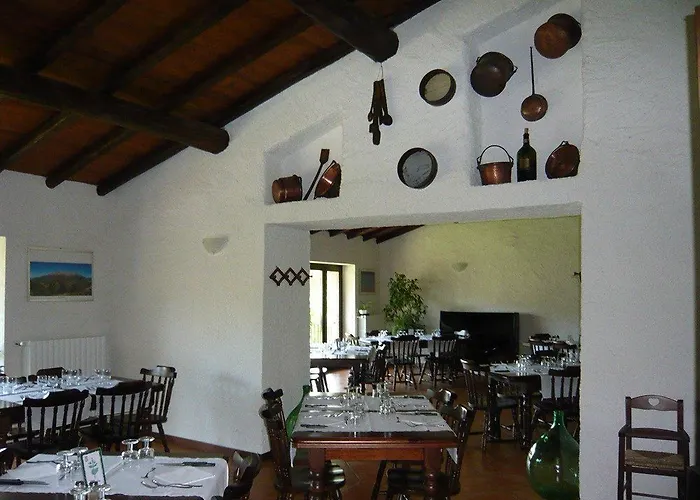 Rifugio Alpetto Di Torno Хостел